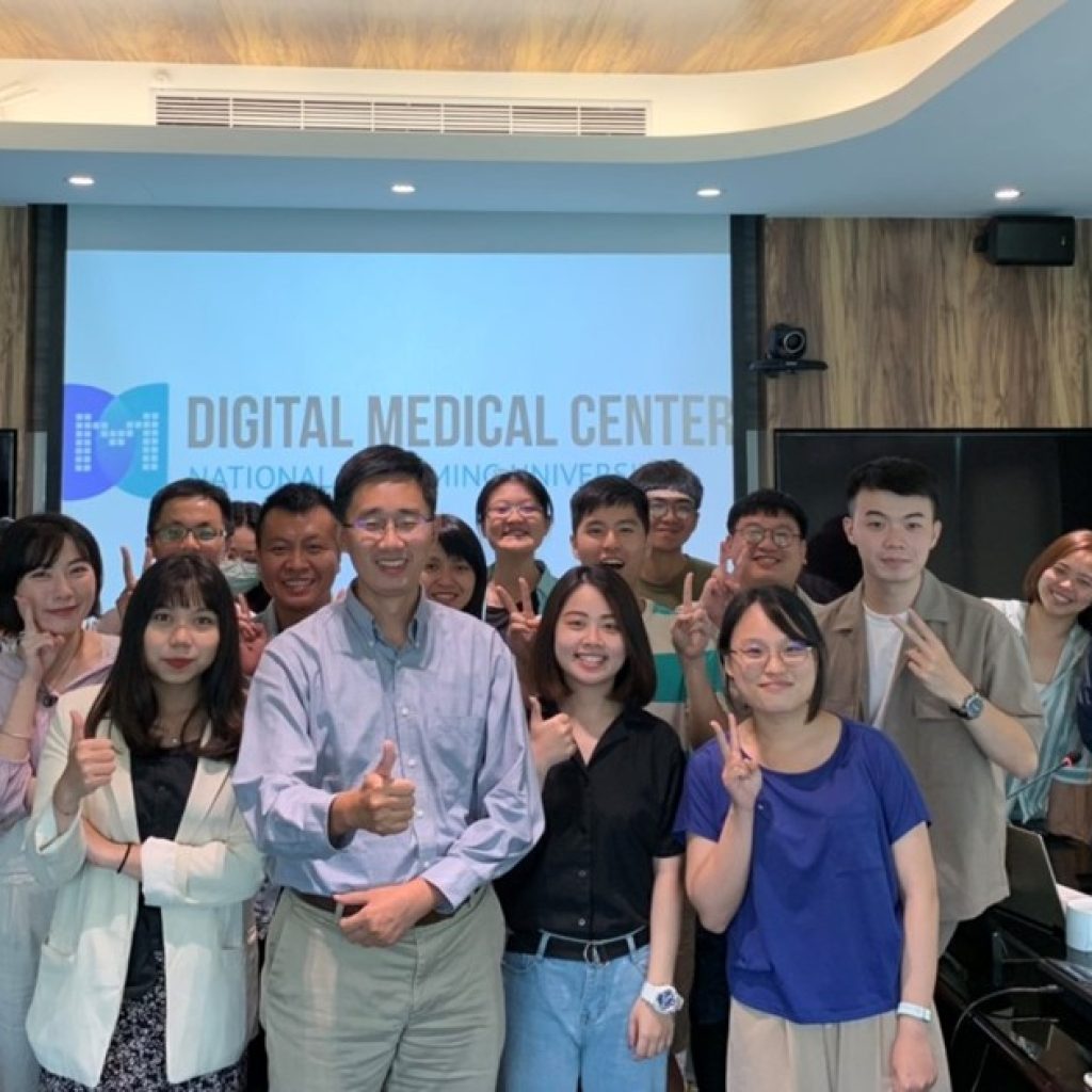 腦醫學團隊獲科技部臨床資料庫 AI 計畫補助，團隊合照
